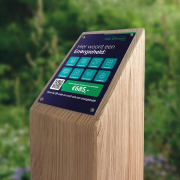 voortuinbord op houten paal