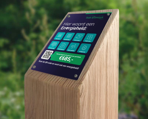 voortuinbord op houten paal